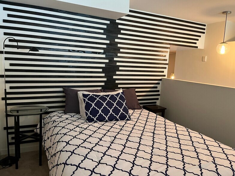 Building Photo - 889 Date St