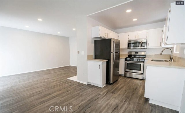 Building Photo - 4406 Cahuenga Blvd