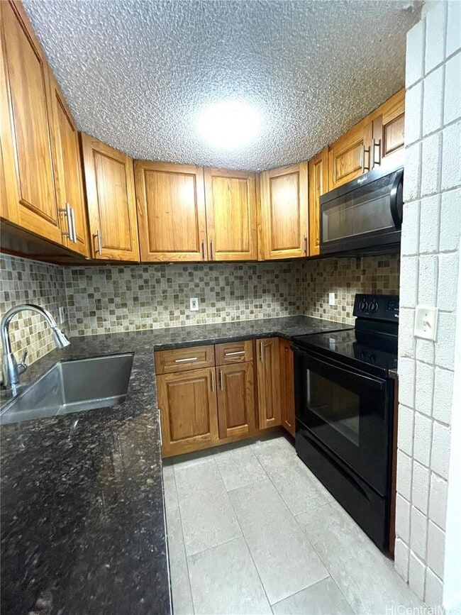 Building Photo - Spacious 3 Bed / 2 Bath – Nuuanu Park Plac...