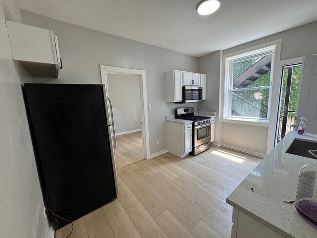 Building Photo - 1623 W 61st St