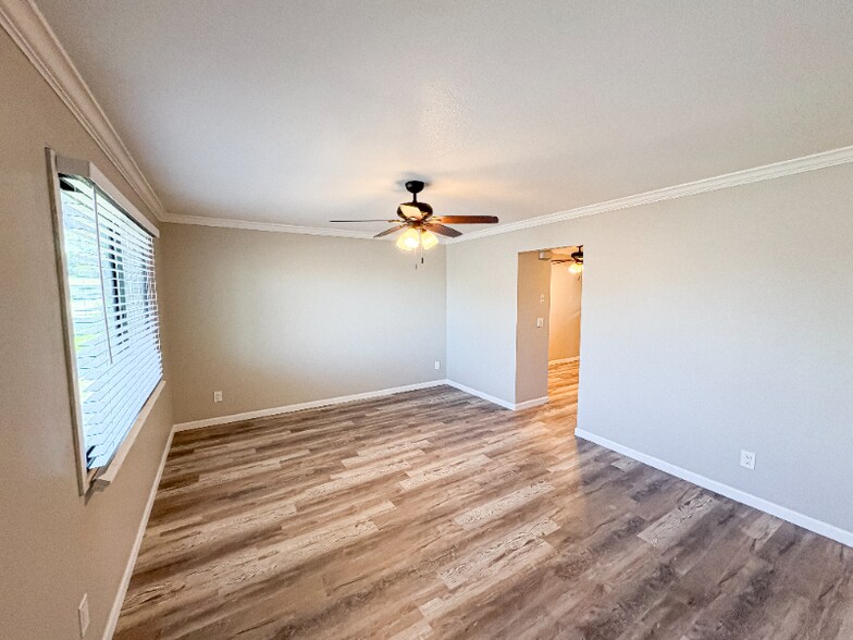 Building Photo - 515 E Dunbar Dr