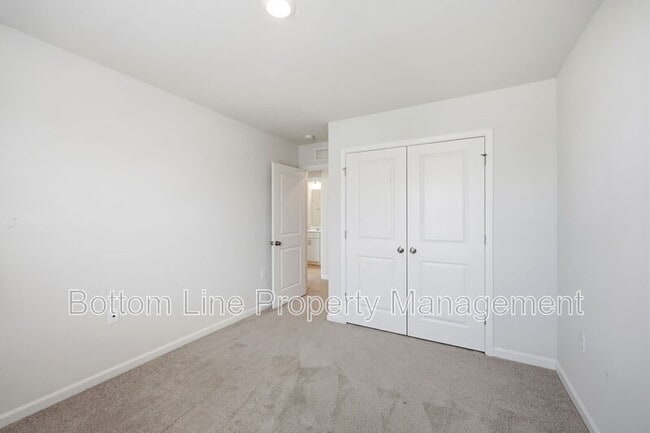 Building Photo - 5038 Kota St