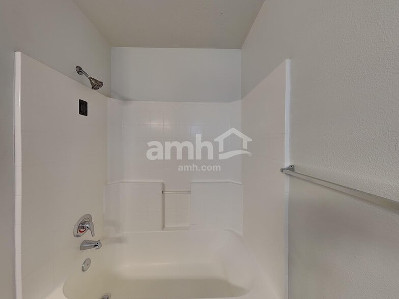 Building Photo - 2513 E Cinnamon Ln