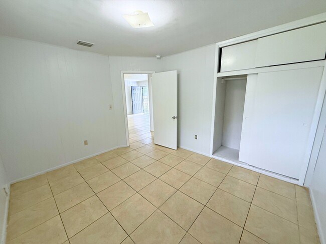 Building Photo - 15410 NW 32 Ct