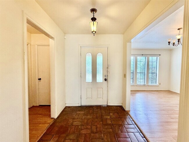 Building Photo - 1416 Sandy Creek Dr