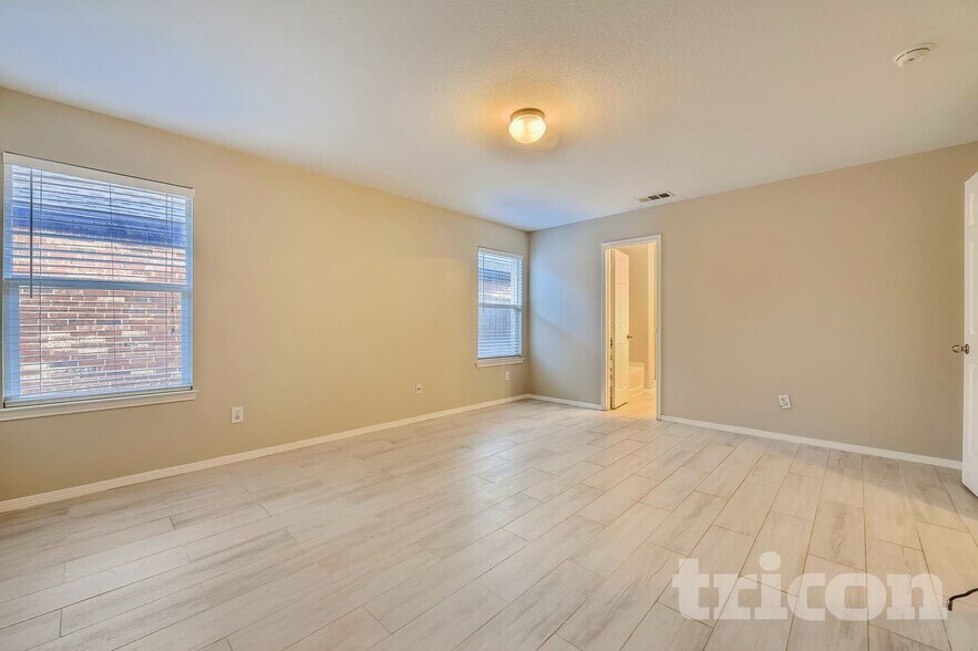 Building Photo - 2325 Horseback Tr