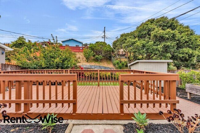 Building Photo - 110 Cuesta Dr