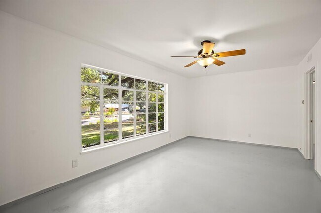 Building Photo - 1207 Southwood Rd