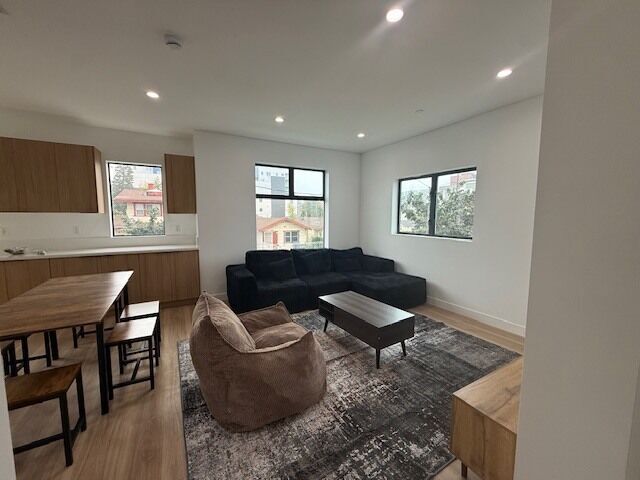 Building Photo - 1200 W 37th Dr