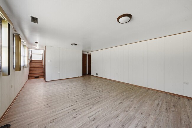 Building Photo - 4050 Violet Ln