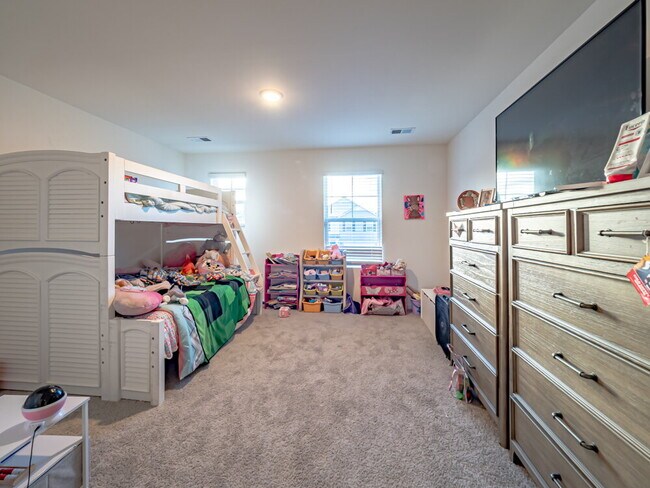 Building Photo - "Spacious Elegance Awaits: 4-Bedroom Haven with Granite Touches in Sumter"