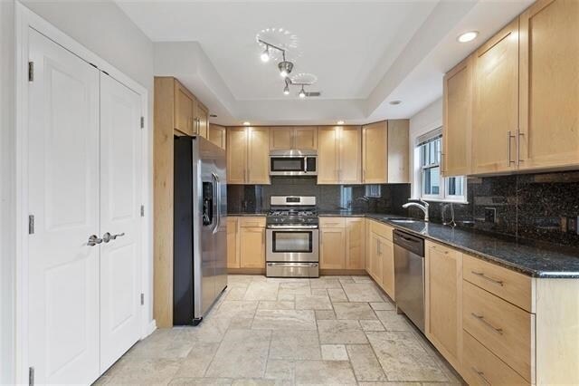 Building Photo - 439 Whiton St