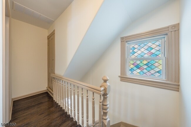 Building Photo - 302 Walnut Ave