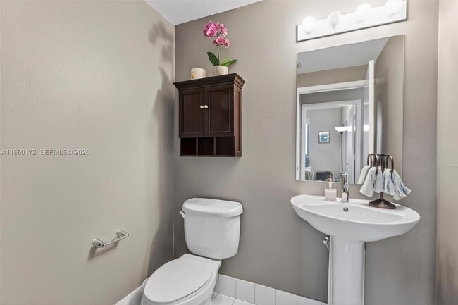 Building Photo - 601 NE 36th St