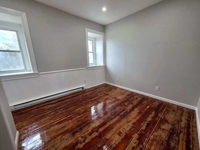 Building Photo - 5 Beacon St