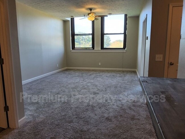 Building Photo - 2208 8th St