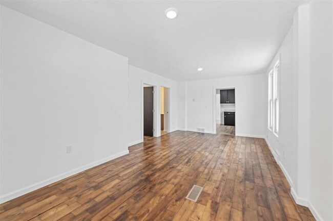 Building Photo - 1610 15th Ave