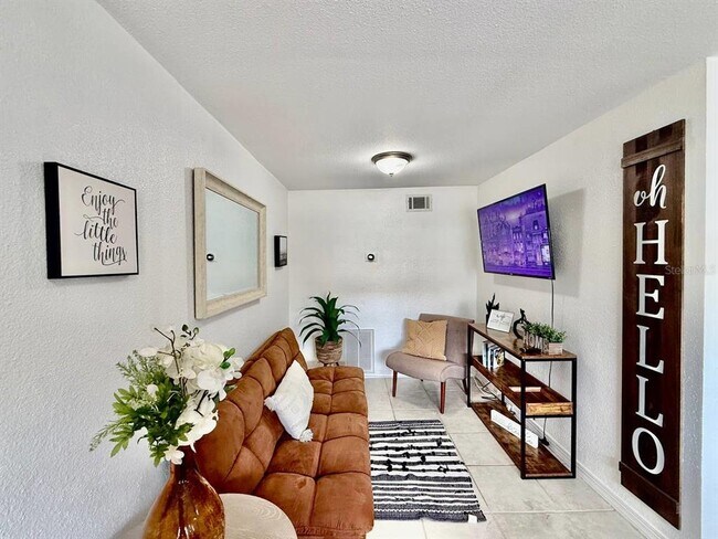 Building Photo - 2575 S Himes Ave