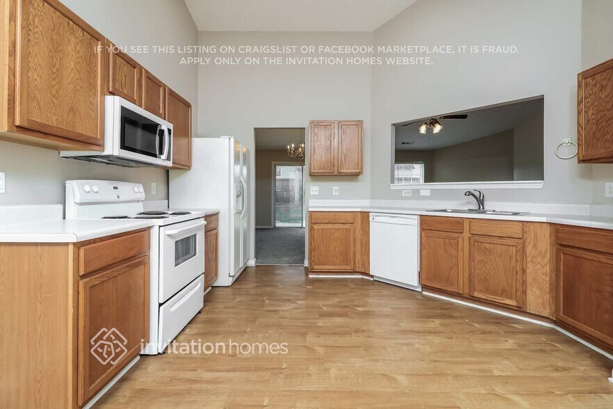 Building Photo - 302 Meadows Ln