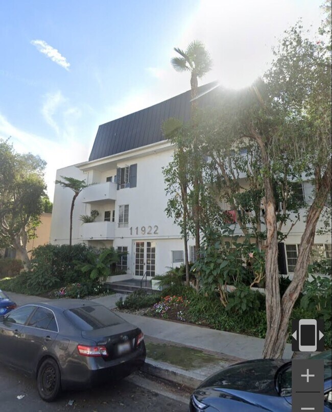 Building Photo - 11922 Kling St