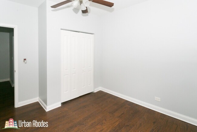 Building Photo - 3635 W Dickens Ave