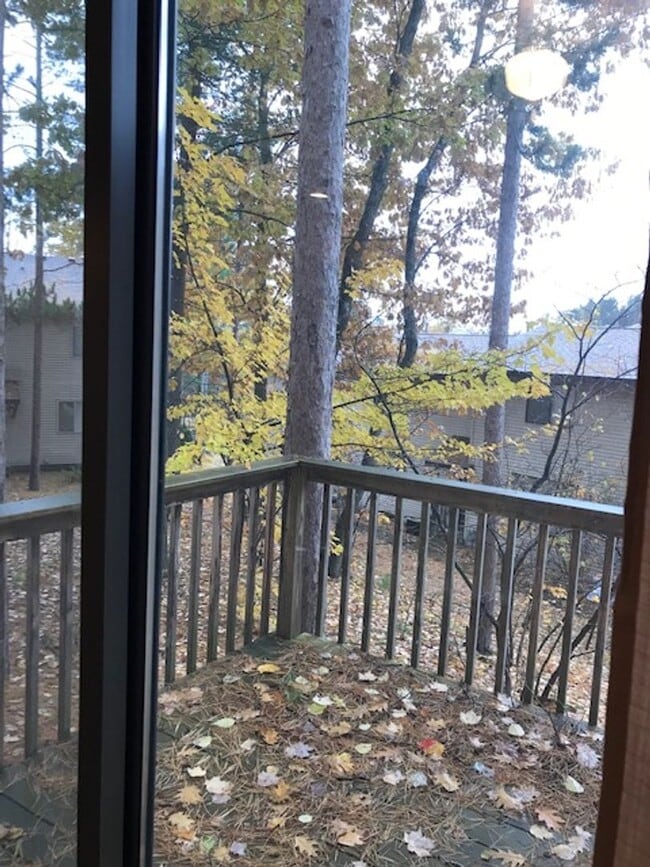 Building Photo - 2 Bedroom Condo in Holiday Hills area