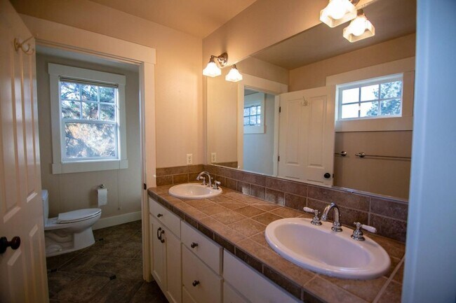 Building Photo - 1690 N W Lepage Pl