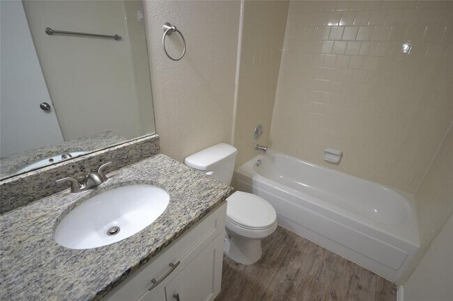 Building Photo - 605 Elder Way