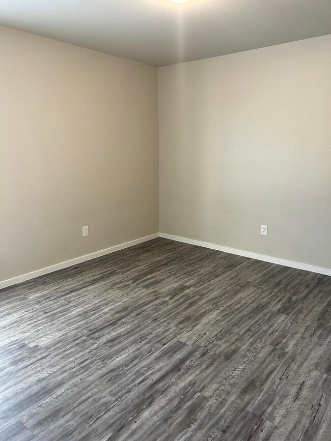 Building Photo - 2122 N Texas Ave