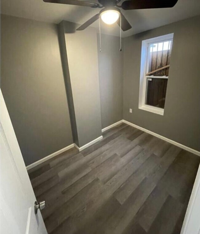 Building Photo - 1839 W North Ave