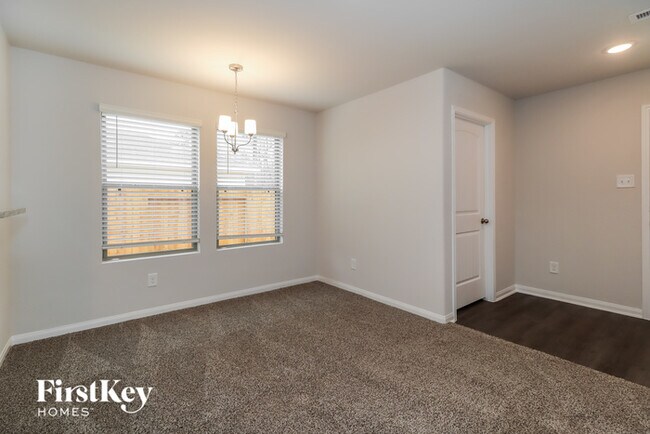 Building Photo - 25621 Roy Rogers Rd