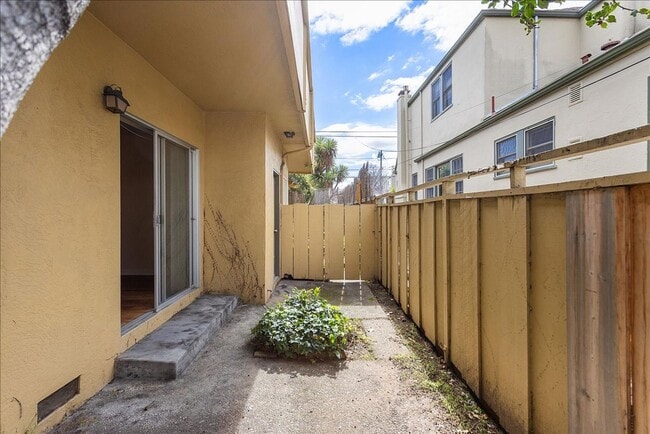 Building Photo - 1501 Verdi St