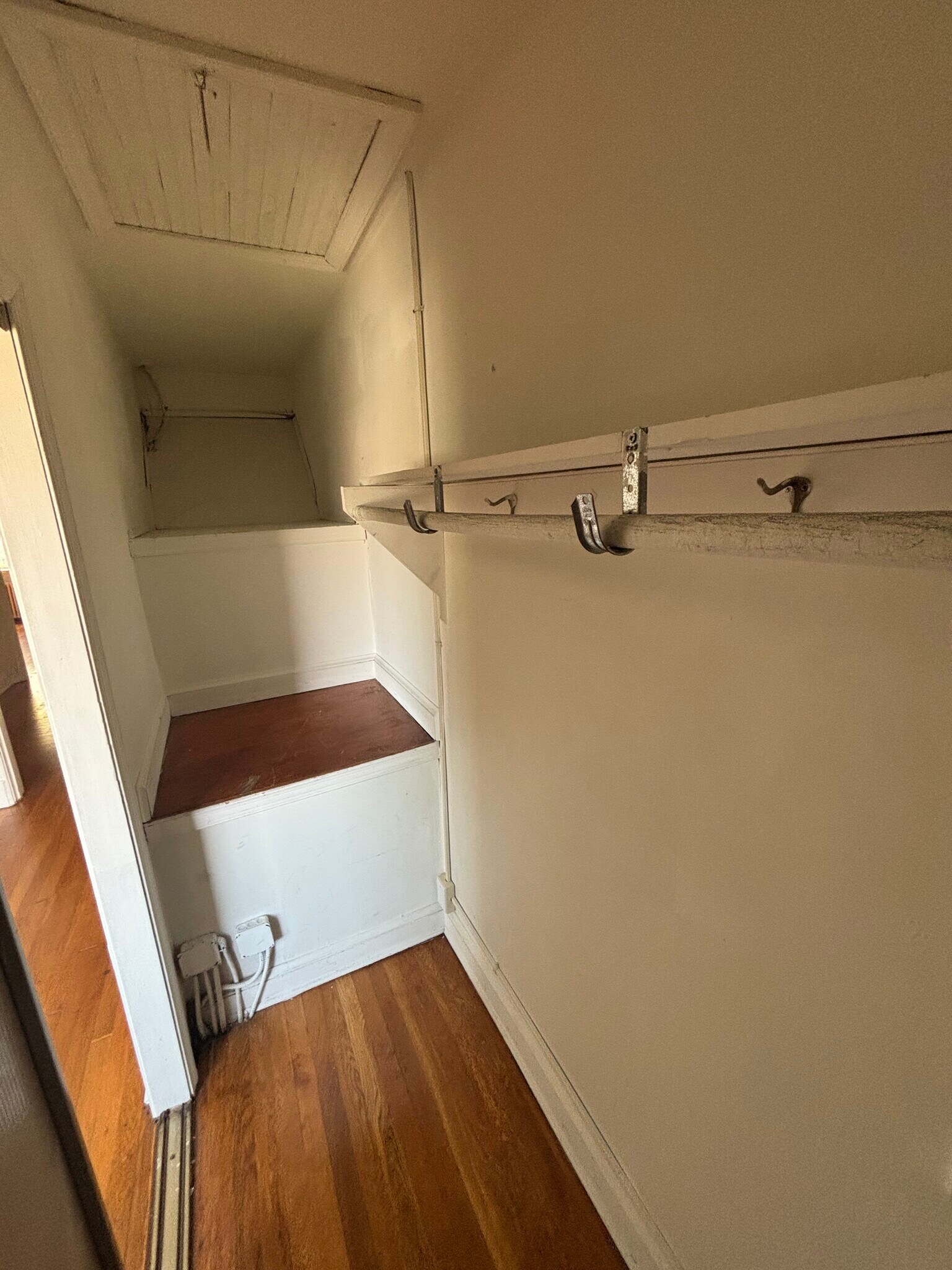 Building Photo - 1917 D St NE