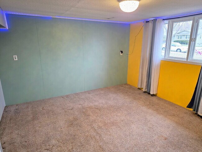 Building Photo - 320 34th St