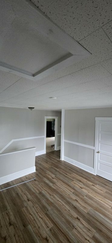 Building Photo - 105 Parkview Ave
