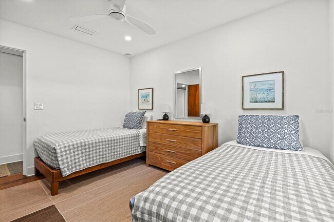 Building Photo - 2587 Ringling Blvd