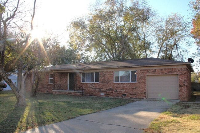 Primary Photo - 4 BEDROOM HOUSE BY ELEMENTARY SCHOOL*