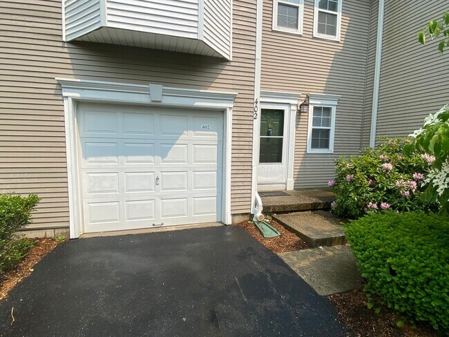 One Car Garage - 402 Green Mountain Rd