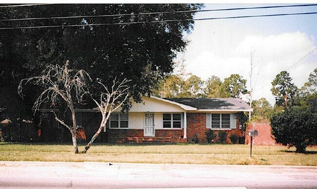 Primary Photo - 3 bedroom 2 bath home