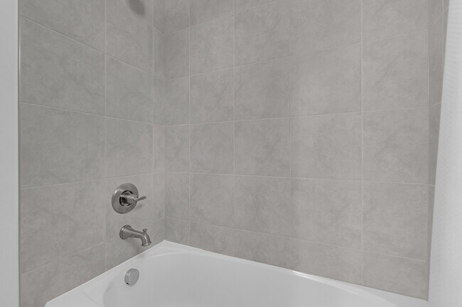 Building Photo - 780 Weller Dr