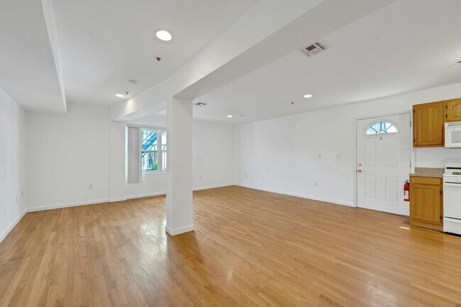 Building Photo - 6410 Madison St
