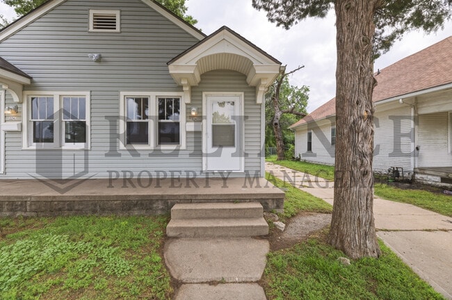 Building Photo - 224 N Minnesota St