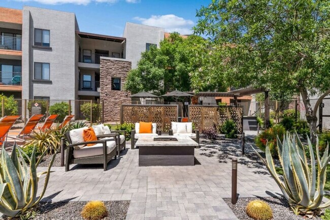 Building Photo - 15164 N 140th Dr