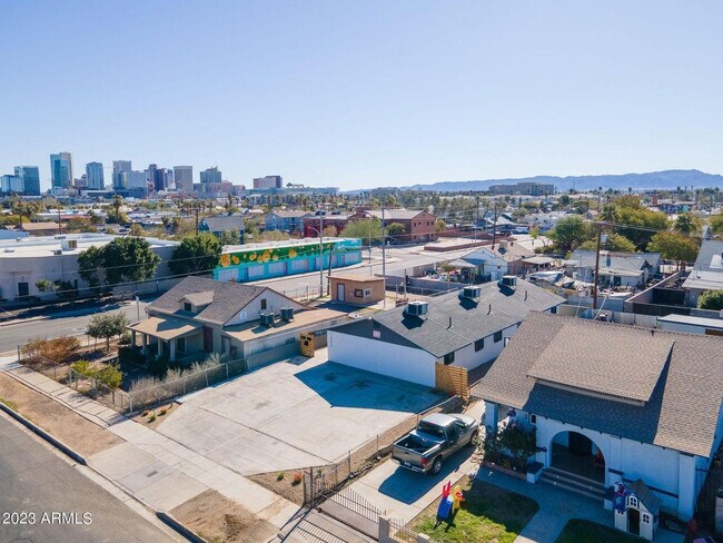 Building Photo - 1505 W McKinley St