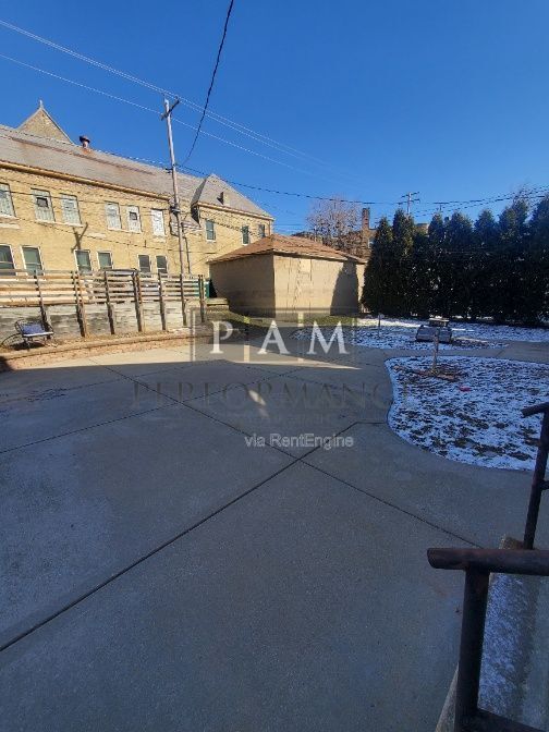 Building Photo - 2136 W Michigan St