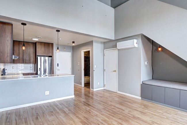 Building Photo - 2711 Welton St