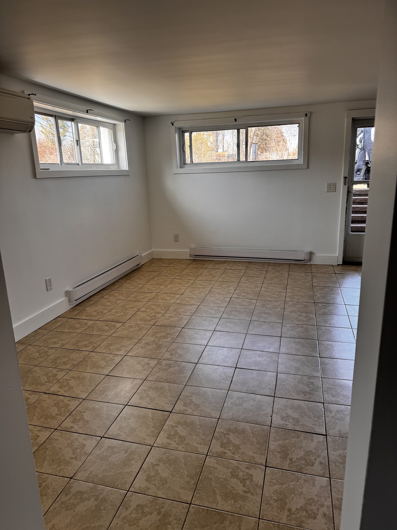 living room - 326 Vineyard Ave