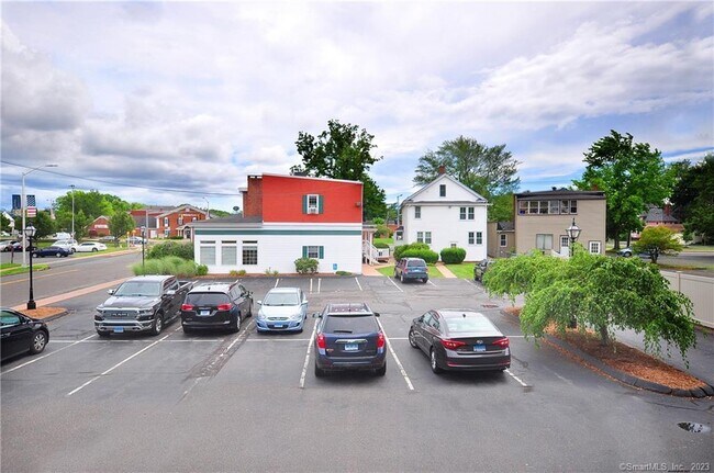 Building Photo - 10 Poquonock Ave