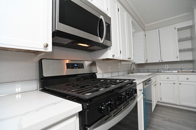 Building Photo - 1416 57th St