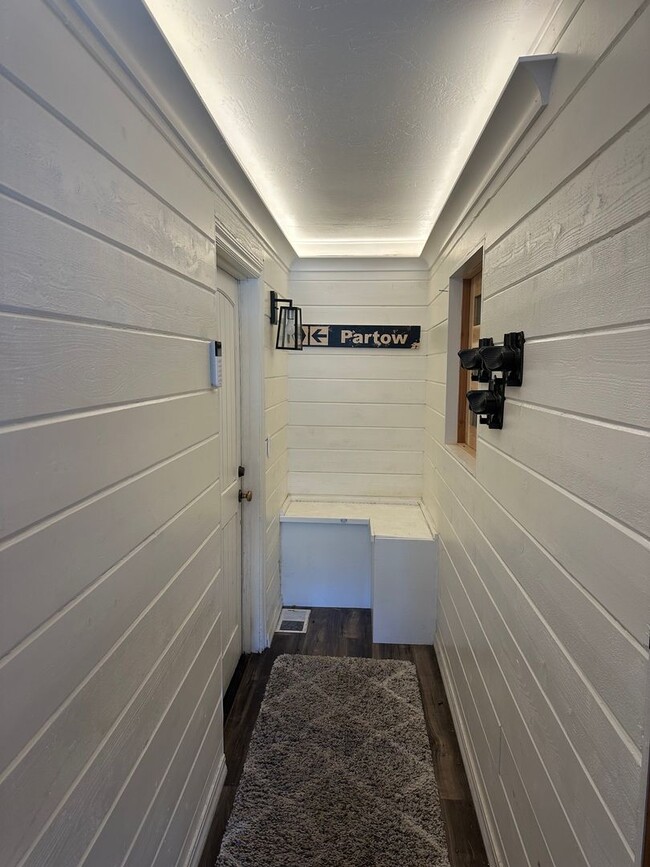 Building Photo - Modern 4-Bedroom Home Near Canyon Lodge – ...